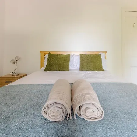 Spacious 5 Bedroom With Free Private Parking Дом отдыха Глазго