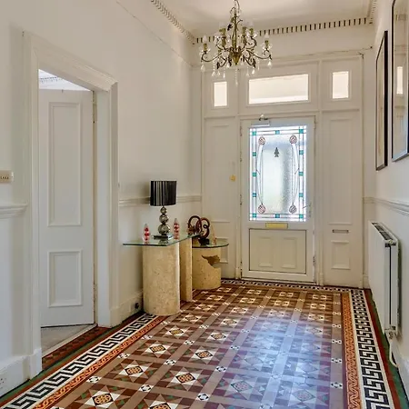 Spacious 5 Bedroom With Free Private Parking * Глазго