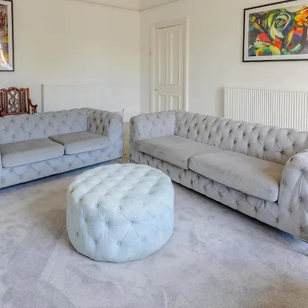 Сasa de vacaciones Spacious 5 Bedroom With Free Private Parking Glasgow