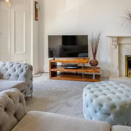 Spacious 5 Bedroom With Free Private Parking Глазго