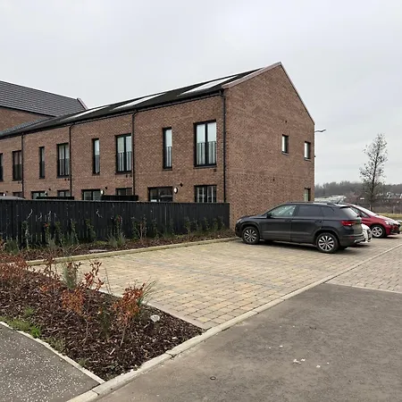 Wee Townhouse, 3 Beds With Free Parking, Wifi & Ethernet Connection Holiday home Glasgow