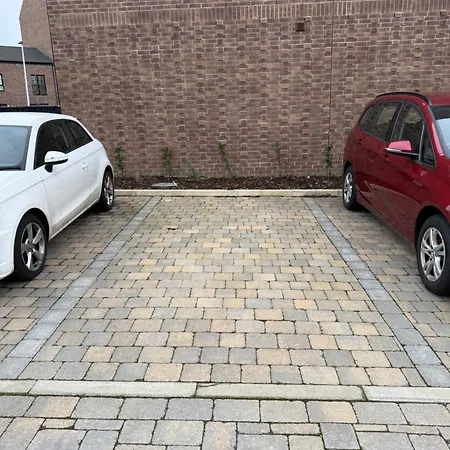 Wee Townhouse, 3 Beds With Free Parking, Wifi & Ethernet Connection Holiday home *