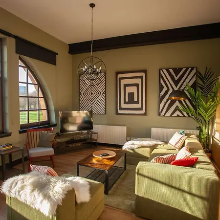 Getaway With Free Parking Holiday home