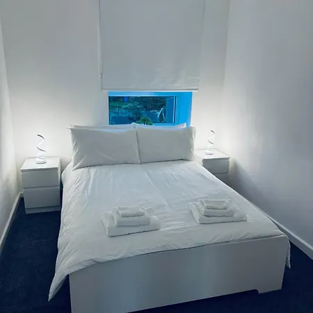 Modern 2 Bedroom House With Loft Conversion