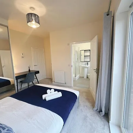 Wee Townhouse, 3 Beds With Free Parking, Wifi & Ethernet Connection Holiday home