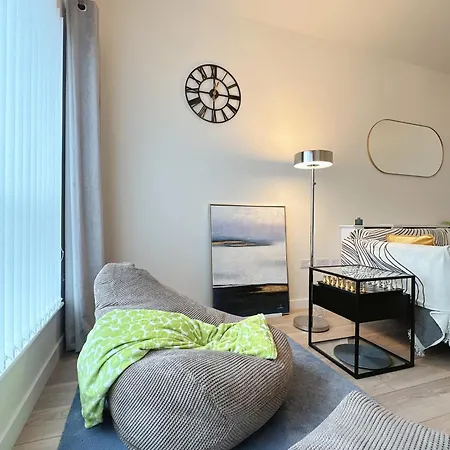 Holiday home Wee Townhouse, 3 Beds With Free Parking, Wifi & Ethernet Connection Glasgow