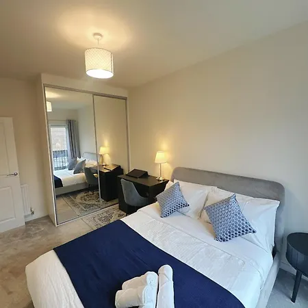 Wee Townhouse, 3 Beds With Free Parking, Wifi & Ethernet Connection Holiday home *