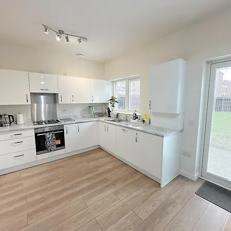 Holiday home Wee Townhouse, 3 Beds With Free Parking, Wifi & Ethernet Connection *
