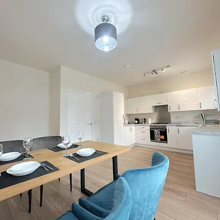 Wee Townhouse, 3 Beds With Free Parking, Wifi & Ethernet Connection Holiday home Glasgow