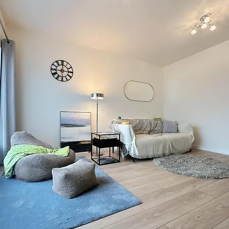 Wee Townhouse, 3 Beds With Free Parking, Wifi & Ethernet Connection
