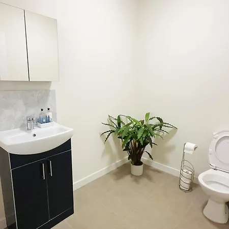 Wee Townhouse, 3 Beds With Free Parking, Wifi & Ethernet Connection Holiday home *