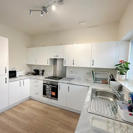 Holiday home Wee Townhouse, 3 Beds With Free Parking, Wifi & Ethernet Connection Glasgow