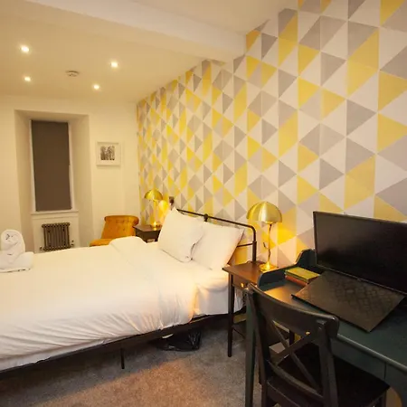 Beautiful 2 Bed Flat With A Private Terrace Apartment