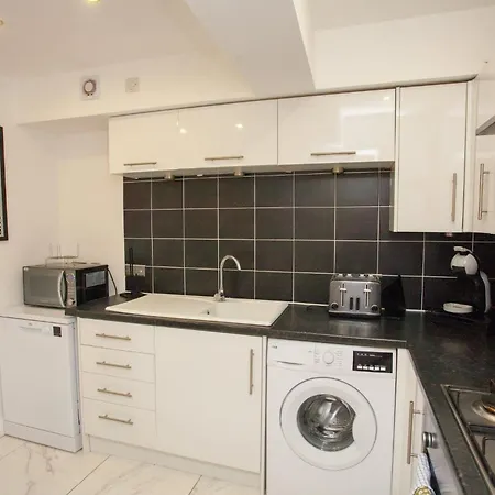 Beautiful 2 Bed Flat With A Private Terrace Apartment