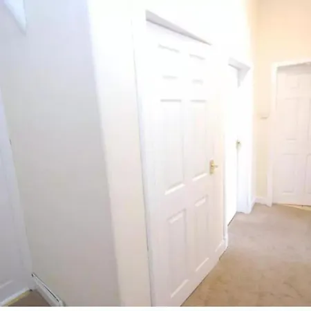 Apartment Flat In Close To Local Amenities Glasgow