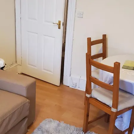 Flat In Close To Local Amenities דירה *