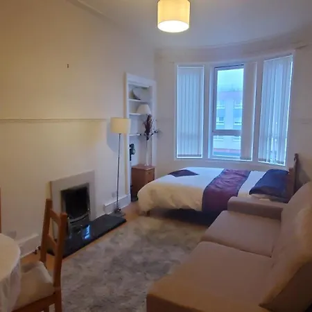 Apartment Flat In Close To Local Amenities