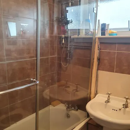 Botanics At Embassy House גלאזגו