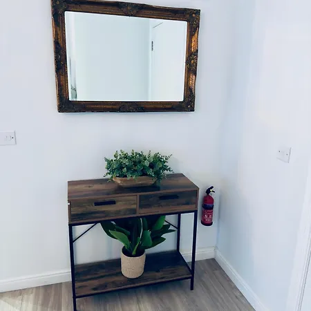 Modern Flat In Free Parking & Wifi Glasgow