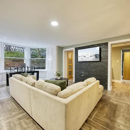 Апартаменты Stylish 3-bedroom In *