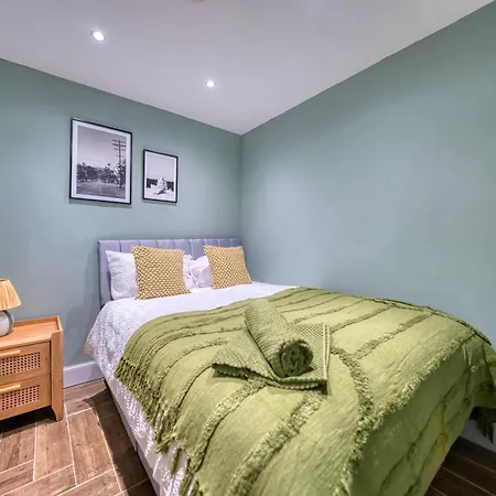 Stylish 3-bedroom In *