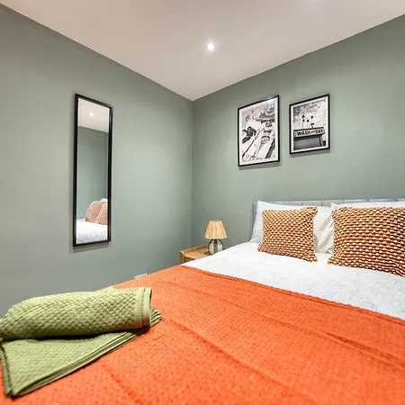 Stylish 3-bedroom In Апартаменты Глазго