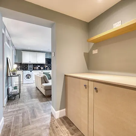 Stylish 3-bedroom In Апартаменты Глазго