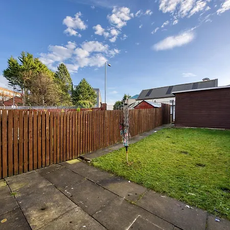 Stylish 2-bed With Private Driveway Glasgow
