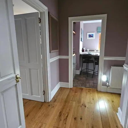 Daire Beautiful Self Contained With Garden *