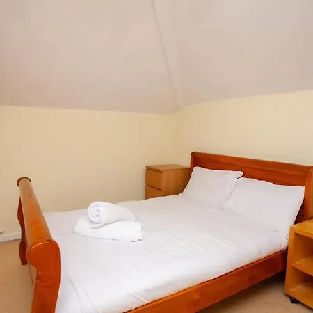 3 Bed Flat With Parking *