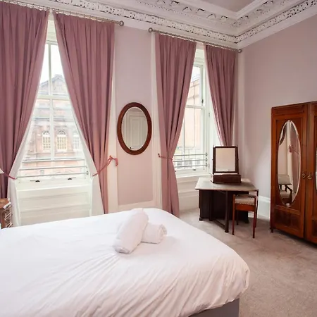 Spacious 4-bedroom Retreat In *