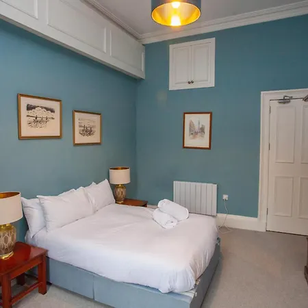 Apartment Spacious 4-bedroom Retreat In Glasgow