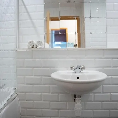 2 Bed Renfield St Center Glasgow