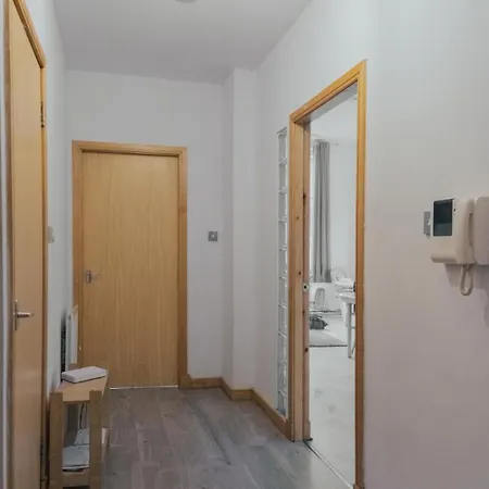 2 Bed Renfield St Center דירה