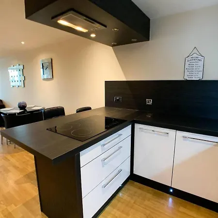 2bd Near Hydro Secc Centre Great Location Appartement