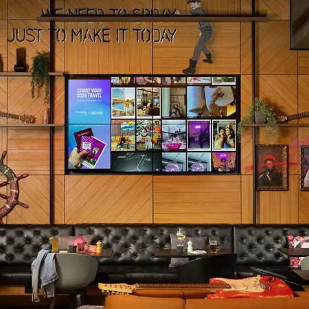 Moxy Merchant Szálloda 3*