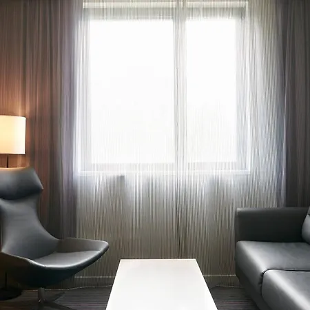 Hotel Moxy Merchant 4*