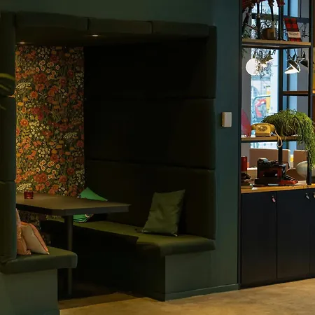 Hotel Moxy Merchant
