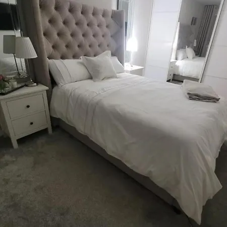 Tatil Evi Stylish Modern 3 Bedroom House Free Parking Glasgow