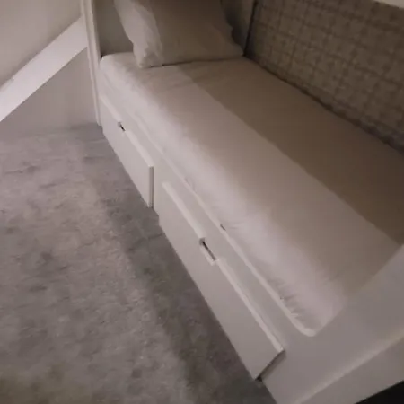 בית נופש 3 Bedroom Sleeps 6 Free Parking גלאזגו