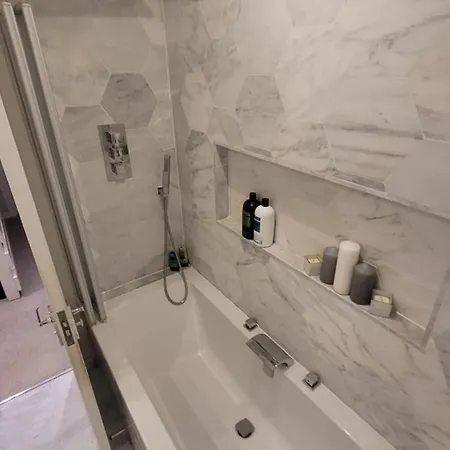 3 Bedroom Sleeps 6 Free Parking גלאזגו