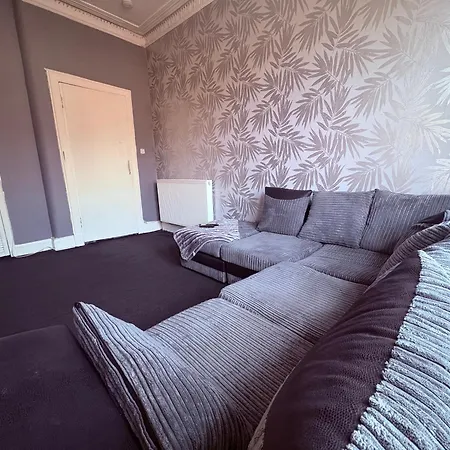 West End 2 Bed Apartment Glasgow