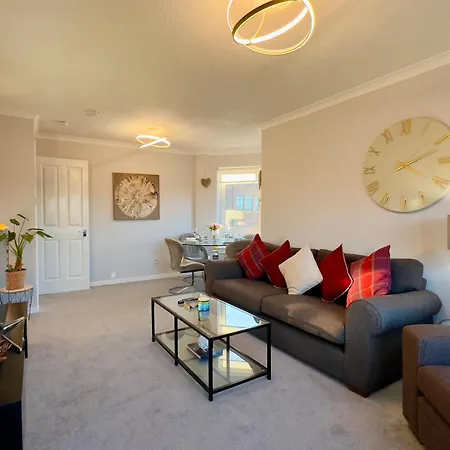 Chic & Cozy 2-bed Flat In - Free Parking Apartment *