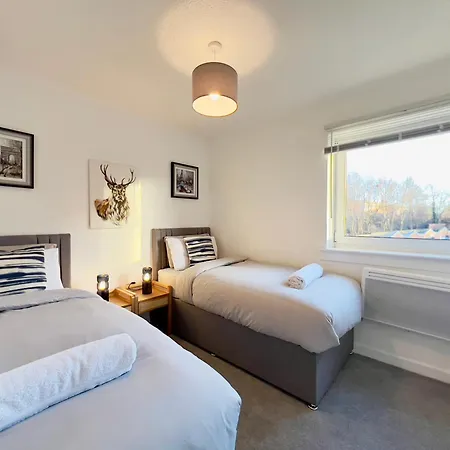Chic & Cozy 2-bed Flat In - Free Parking Apartment Glasgow