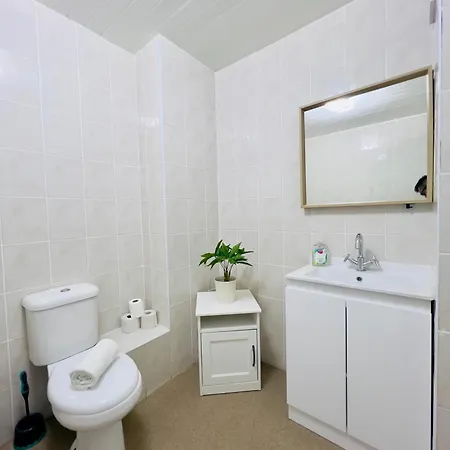 Chic & Cozy 2-bed Flat In - Free Parking * Glasgow