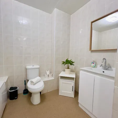 Chic & Cozy 2-bed Flat In - Free Parking Apartment
