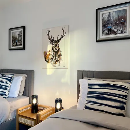 Chic & Cozy 2-bed Flat In - Free Parking Apartment Glasgow