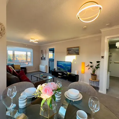Apartment Chic & Cozy 2-bed Flat In - Free Parking Glasgow