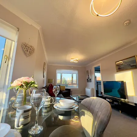 Chic & Cozy 2-bed Flat In - Free Parking Glasgow