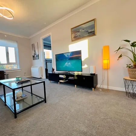 Apartment Chic & Cozy 2-bed Flat In - Free Parking